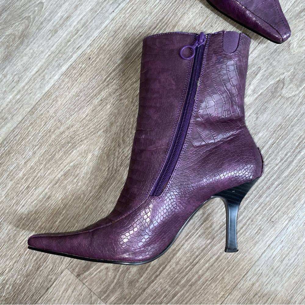 Covergirl SZ 7.5 mid calf Ankle Boots Purple